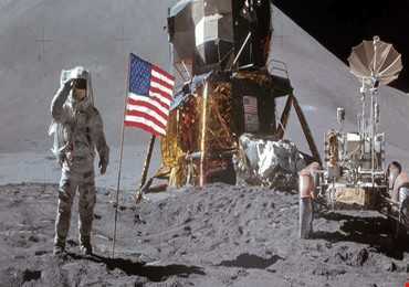 Khoa học Nga chứng minh việc Mỹ đặt chân lên mặt trăng chỉ là giả mạo!
